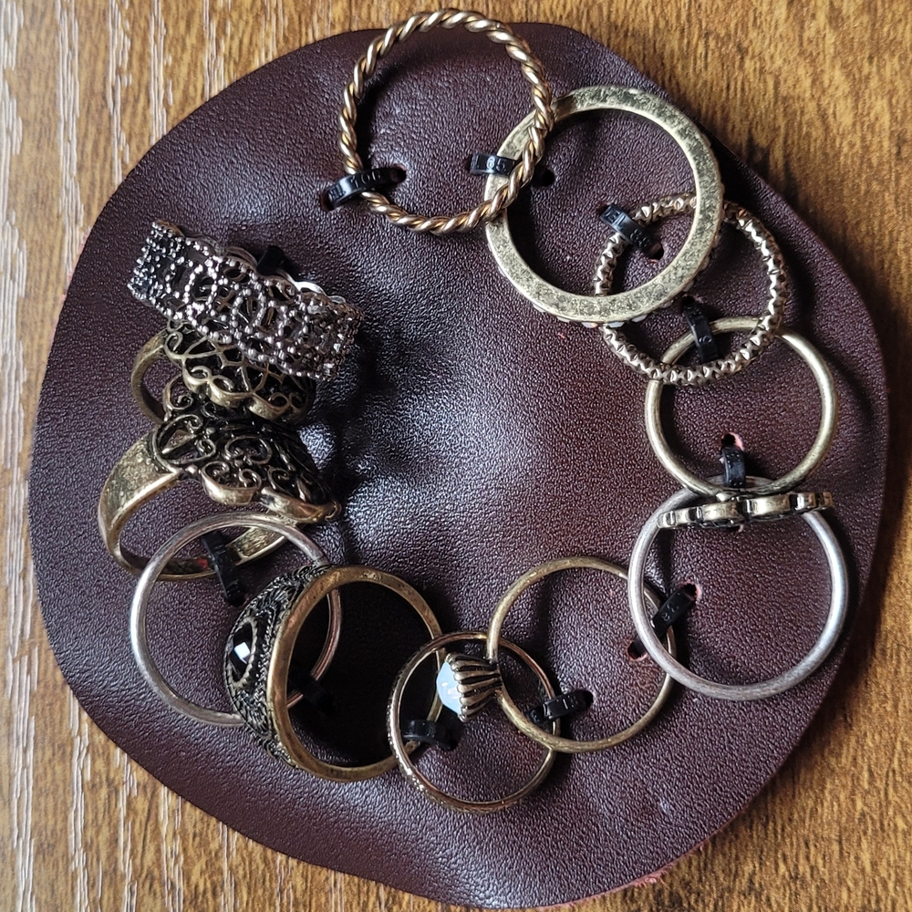 Vintage Style Ring Set with Brown Holder